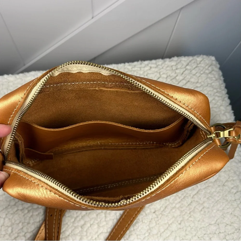 Genuine authentic “Portland Leather” camera style Crossbody bag - Picture 9 of 11